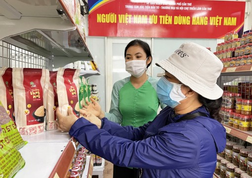 Khai trương Điểm bán hàng Việt Nam cố định