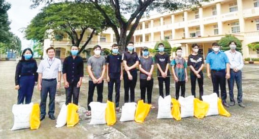 Vượt khó mùa dịch