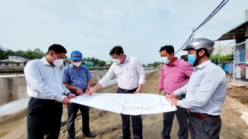 Triển khai phương án tăng ca 24/24 giờ, tổ chức nhiều đội, mũi thi công đẩy nhanh tiến độ xây dựng cơ bản