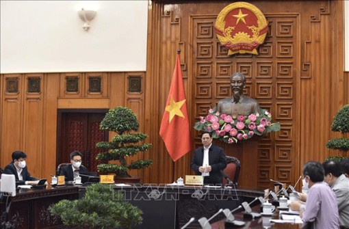 Vaccine, thuốc ðiều trị và ý thức của người dân có tính chất rất cơ bản, quan trọng trong phòng, chống dịch