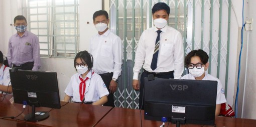 Chương trình cộng đồng “Cùng em gọi ngày mới”