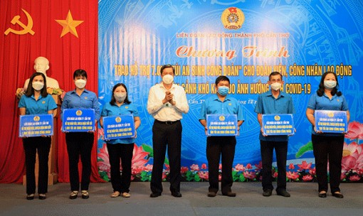 1,4 tỉ đồng hỗ trợ đoàn viên, công nhân lao động khó khăn do ảnh hưởng dịch COVID-19