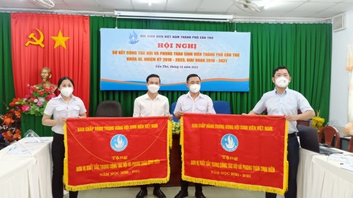 Hơn 3,96 tỉ đồng hỗ trợ sinh viên vượt khó học tốt