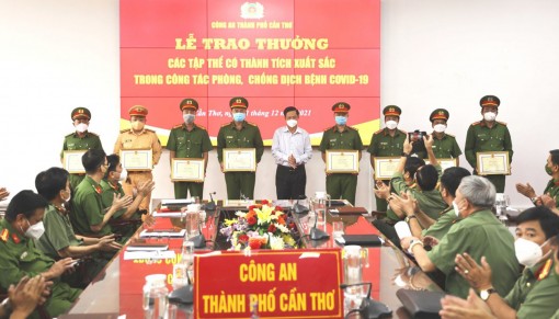 Bộ Công an sơ kết phong trào thi đua đặc biệt phòng, chống COVID-19