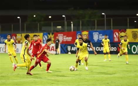 Vietnam trounce Malaysia 3-0 to top Group B at AFF Suzuki Cup