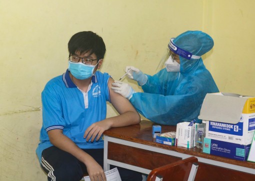 Gần 90% học sinh 12-17 tuổi đã tiêm mũi 1 vaccine phòng COVID-19