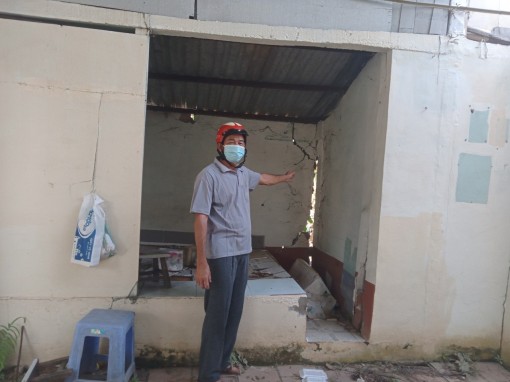 Thi công kè chống sạt lở, ảnh hưởng đến nhà dân