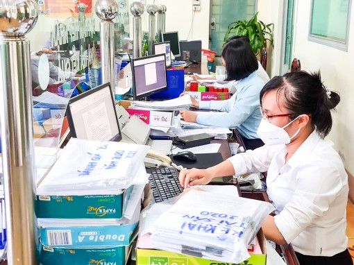 Ngưng tiếp nhận giải quyết thủ tục hành chính trực tiếp - Có đúng tinh thần chỉ đạo?