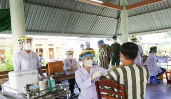 Tiêm vaccine ngừa COVID-19 cho can, phạm nhân