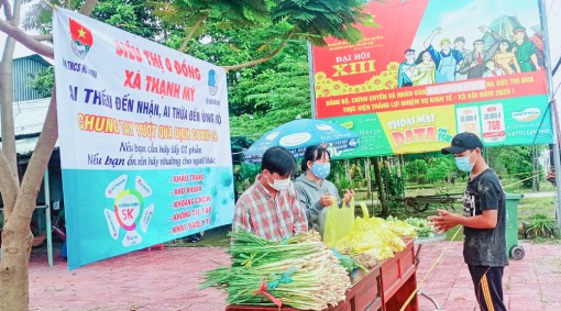 Giúp người dân vượt qua khó khăn