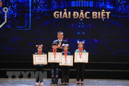 Trao giải Cuộc thi sáng tạo của thanh thiếu niên, nhi đồng toàn quốc