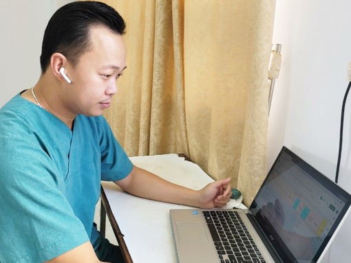 Những bác sĩ trẻ đồng hành với F0 điều trị tại nhà