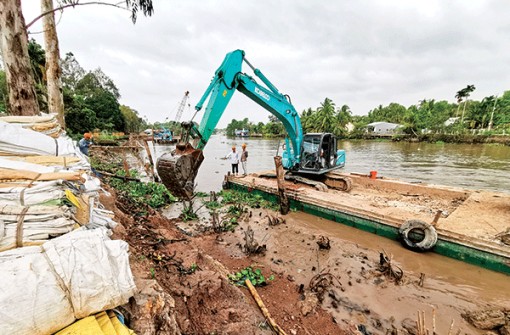 Ðẩy nhanh giải ngân vốn các dự án kè chống sạt lở bờ sông