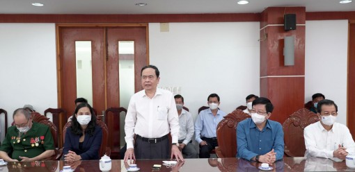 Phó Chủ tịch Thường trực Quốc hội Trần Thanh Mẫn thăm, tặng quà gia đình chính sách tại An Giang