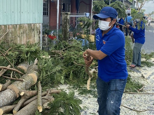 Ðoàn viên tham gia đảm bảo an toàn giao thông