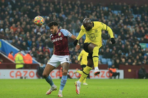 Lukaku đưa Chelsea trở lại cuộc đua