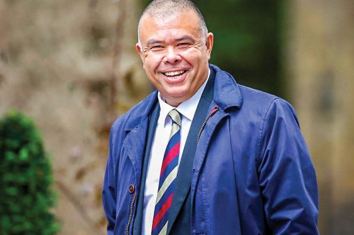 Giáo sư gốc Việt được Nữ hoàng Anh phong tước Hiệp sĩ