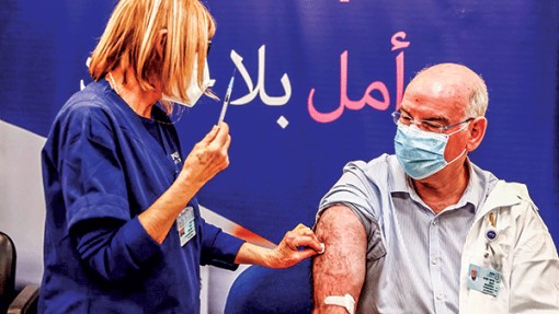 Số ca mắc mới COVID-19 “tăng thẳng đứng” ở nhiều nước