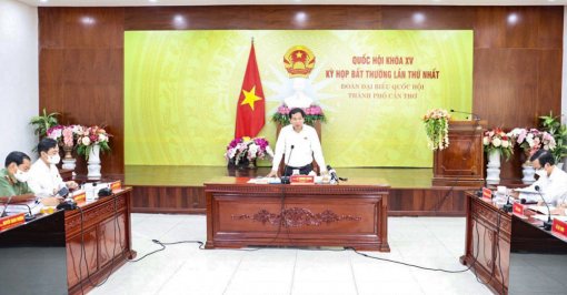 Thảo luận ở tổ về dự thảo nghị quyết thí điểm một số cơ chế, chính sách đặc thù phát triển TP Cần Thơ