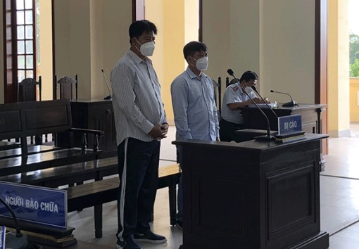 Làm giả giấy tờ để khai thác đất sét trái phép