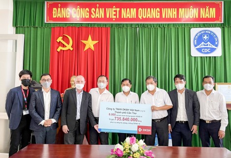 DKSH Việt Nam trao tặng TP Cần Thơ 6.000 bộ xét nghiệm nhanh kháng nguyên
