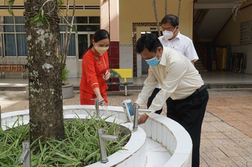 Kiểm tra công tác đảm bảo an toàn phòng, chống dịch COVID-19 và chuẩn bị đón học sinh trở lại trường