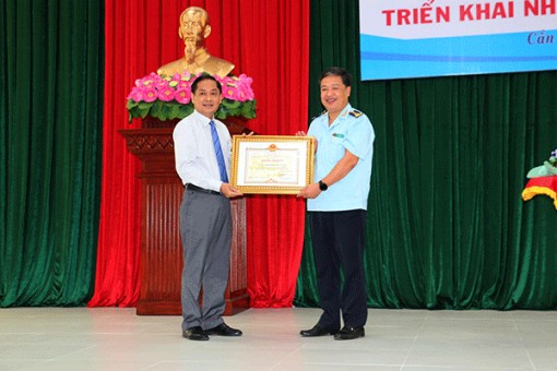 Cục Hải quan TP Cần Thơ nộp ngân sách vượt chỉ tiêu