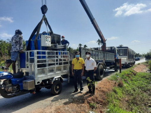 Trường ĐH Trà Vinh: Thương mại hóa máy tách vỏ dừa tự động và chuyển giao công nghệ sản xuất tại Bến Tre