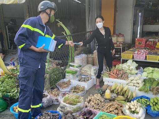 Người dân nâng cao ý thức phòng, chống dịch COVID-19 khi chợ hoạt động trở lại