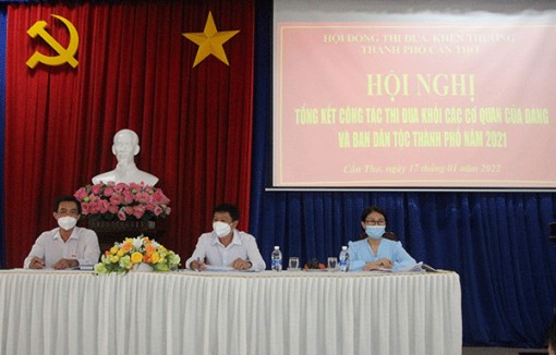 Ðề nghị tặng Cờ thi đua cho Ðảng ủy Khối Doanh nghiệp