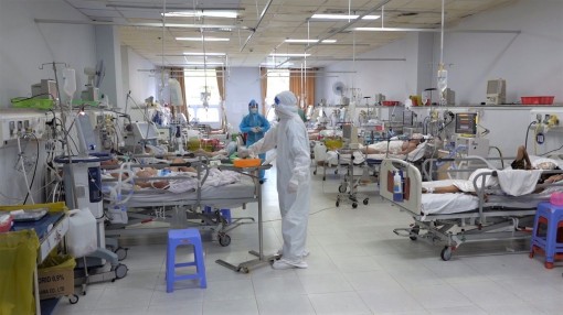 Bên trong buồng điều trị bệnh nhân COVID-19 nặng ở Cần Thơ những ngày giáp Tết