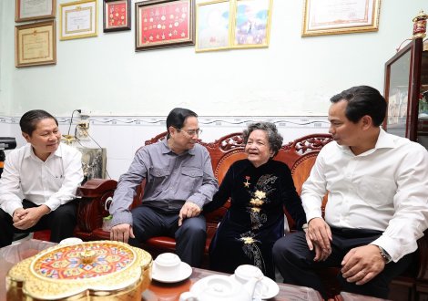 Thủ tướng Chính phủ Phạm Minh Chính thăm, tặng quà, chúc Tết nhân dân, cán bộ, chiến sĩ lực lượng vũ trang TP Cần Thơ