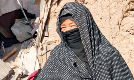 Túng quẫn, người nghèo Afghan-istan bán con, bán thận