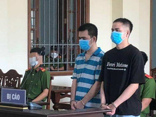 Tham ô tài sản, 2 cựu công an vào tù