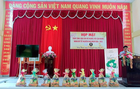 Công ty SC Holding trao quà Tết cho người dân có hoàn cảnh khó khăn tại xã Đông Thuận, huyện Thới Lai
