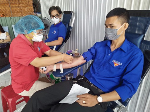 Tuổi trẻ chia sẻ những giọt máu hồng dịp Tết