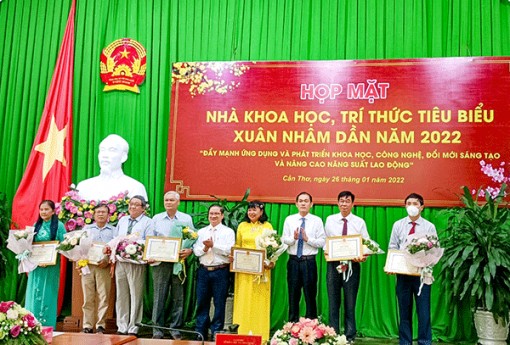 Nhiều ý kiến hữu ích cho phát triển thành phố trong năm mới