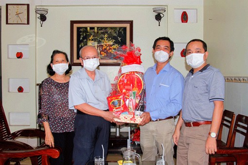 Chúc Tết cựu lãnh đạo, cán bộ, nhân viên Báo Cần Thơ