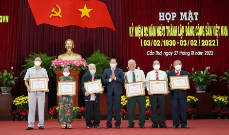 Họp mặt kỷ niệm 92 năm Ngày thành lập Đảng Cộng sản Việt Nam