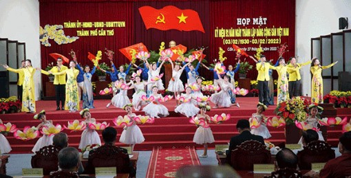 Họp mặt kỷ niệm 92 năm Ngày thành lập Đảng Cộng sản Việt Nam