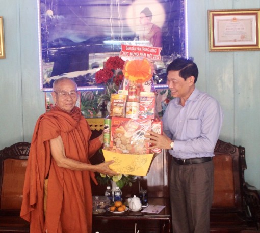 Ban Dân vận Trung ương thăm, chúc Tết Hòa thượng Thích Giác Nhường