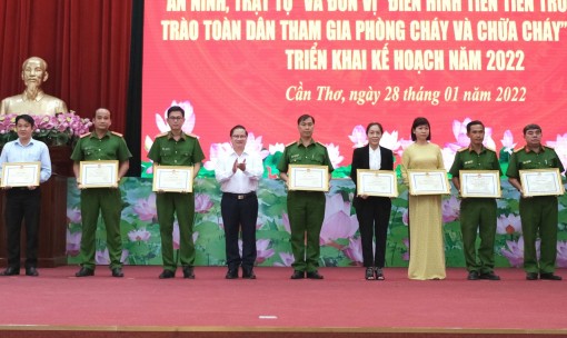 Phát huy vai trò người dân trong giữ gìn an ninh trật tự