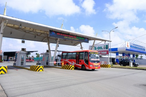 Bến xe vắng khách ngày cận Tết