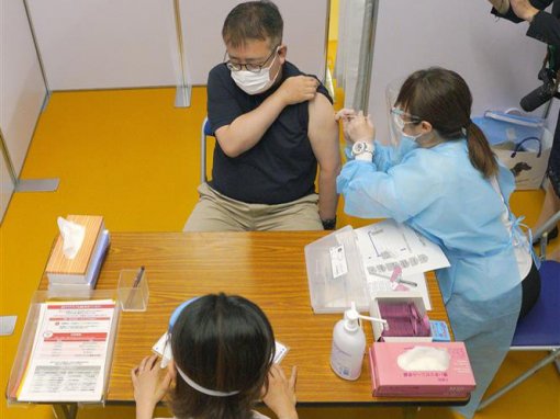 Nhật Bản tái khởi động chiến dịch tiêm chủng quy mô lớn