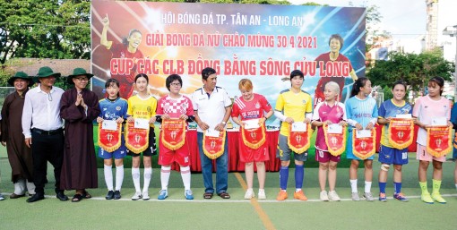 Đời, đạo & bóng đá