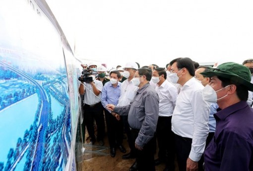PM inspects My Thuan-Can Tho expressway, My Thuan 2 bridge construction