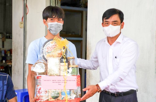 Lãnh đạo thành phố kiểm tra công tác tuyển quân tại huyện Phong Điền