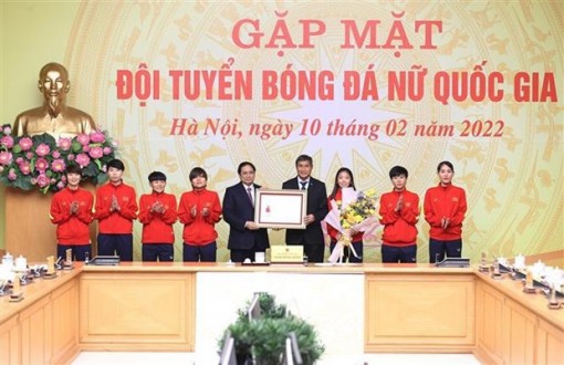 Prime Minister meets Vietnamese women’s football team