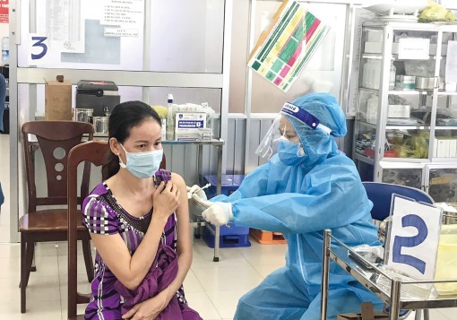 Tạo thuận lợi để người dân được tiêm vaccine