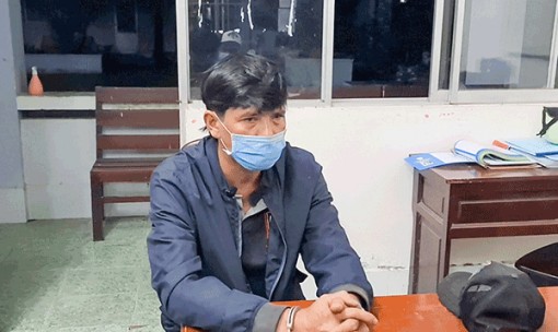 Trộm nắp cống thoát nước, bị bắt
